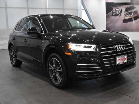 Used 2020 Audi Q5 e Premium Plus w/ Premium Plus Package image 4