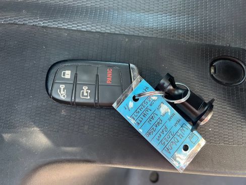 Used 2025 RAM ProMaster 2500 w/ U-Haul Equipment Group FWD image 28