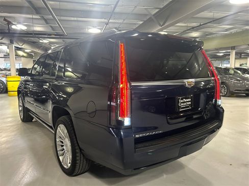 Used 2017 Cadillac Escalade ESV Platinum image 4