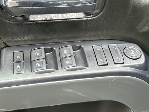 Used 2018 Chevrolet Silverado 1500 LT w/ LT Eassist Package image 12