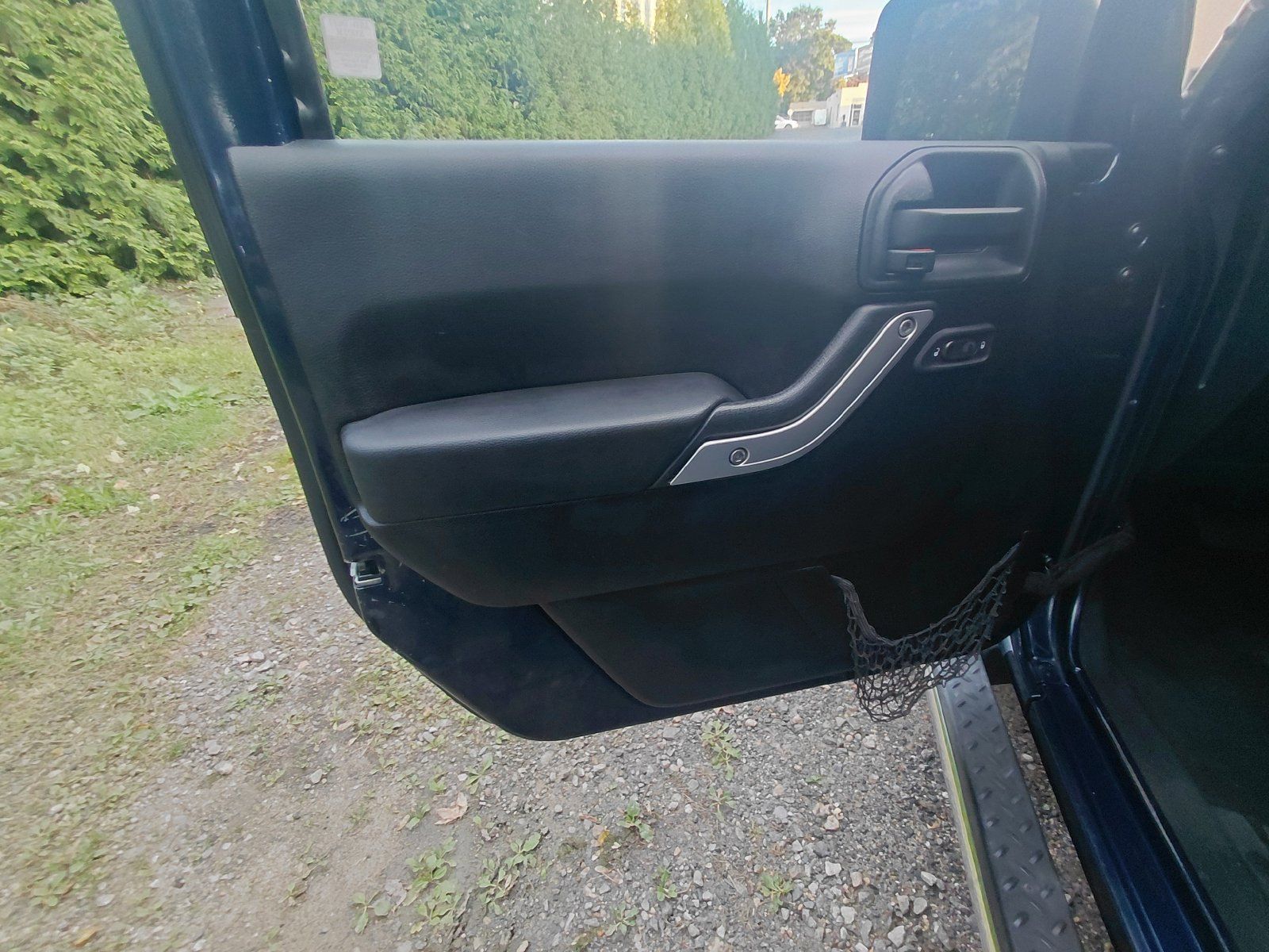 Used 2013 Jeep Wrangler Unlimited Sahara w/ Mopar Chrome Edition Group AWD/4WD image 9