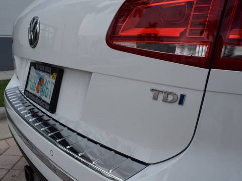 Used 2016 Volkswagen Touareg TDI AWD/4WD image 23