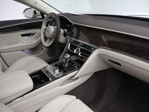 New 2025 Bentley Flying Spur Plug-In Hybrid image 24