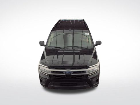 Used 2024 Ford Expedition Max XLT RWD image 2