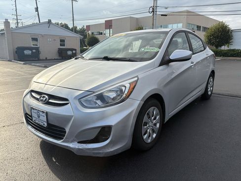 Used 2017 Hyundai Accent SE FWD image 3