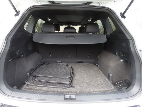 Used 2023 Volkswagen Tiguan SE R-Line image 17