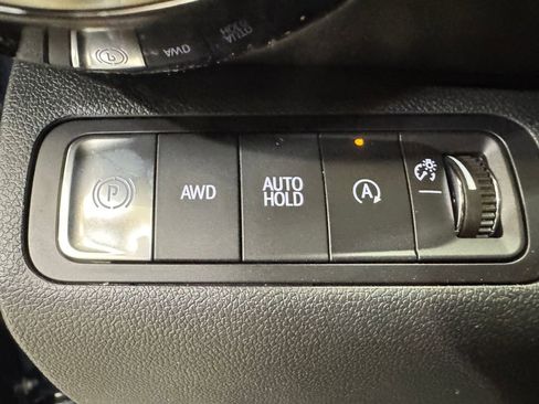 New 2026 Chevrolet Equinox LT w/ Convenience Package II AWD/4WD image 18