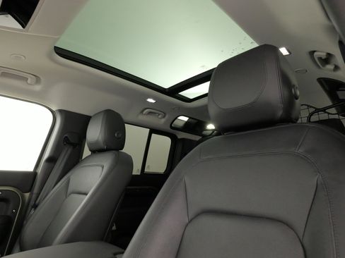 Used 2024 Land Rover Defender 110 S image 31