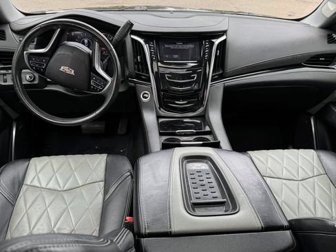 Used 2017 Cadillac Escalade ESV Premium Luxury AWD/4WD image 30