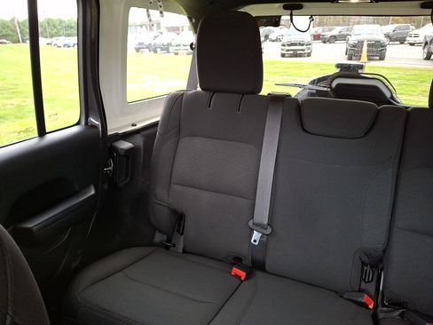 Used 2019 Jeep Wrangler Unlimited Sport S image 18