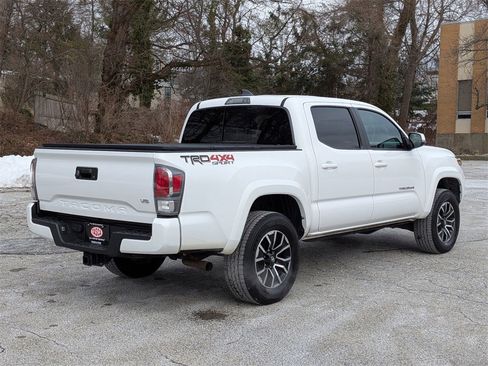 Used 2023 Toyota Tacoma TRD Sport image 3
