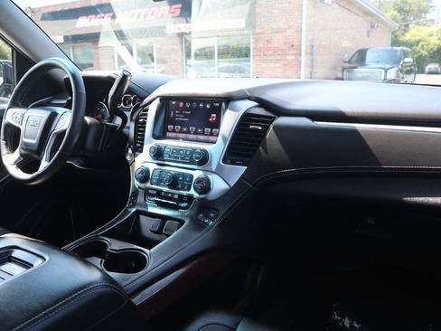 Used 2016 GMC Yukon XL SLT w/ Open Road Package AWD/4WD image 11