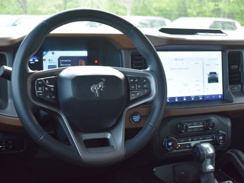 Used 2024 Ford Bronco Outer Banks AWD/4WD image 23