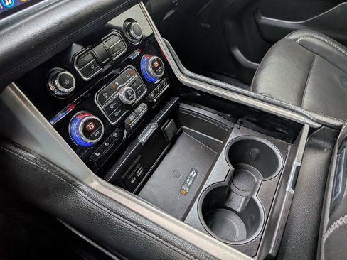 Used 2021 GMC Yukon Denali w/ Denali Premium Package image 25