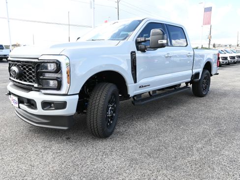 New 2026 Ford F250 Lariat w/ Black Appearance Package AWD/4WD image 8