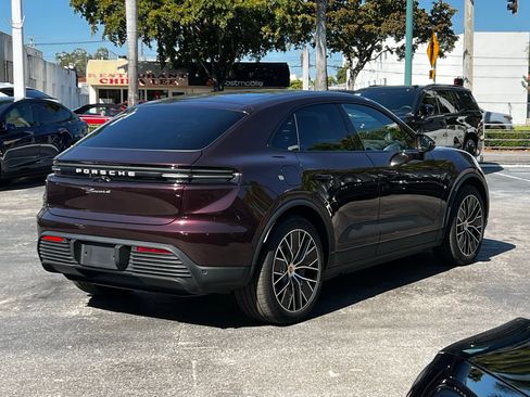 Used 2025 Porsche Macan 4 Electric image 12