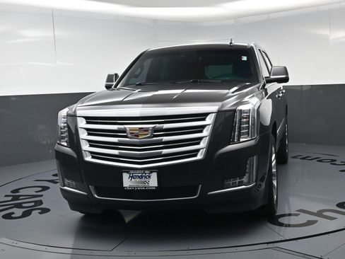 Used 2018 Cadillac Escalade Platinum AWD/4WD image 11