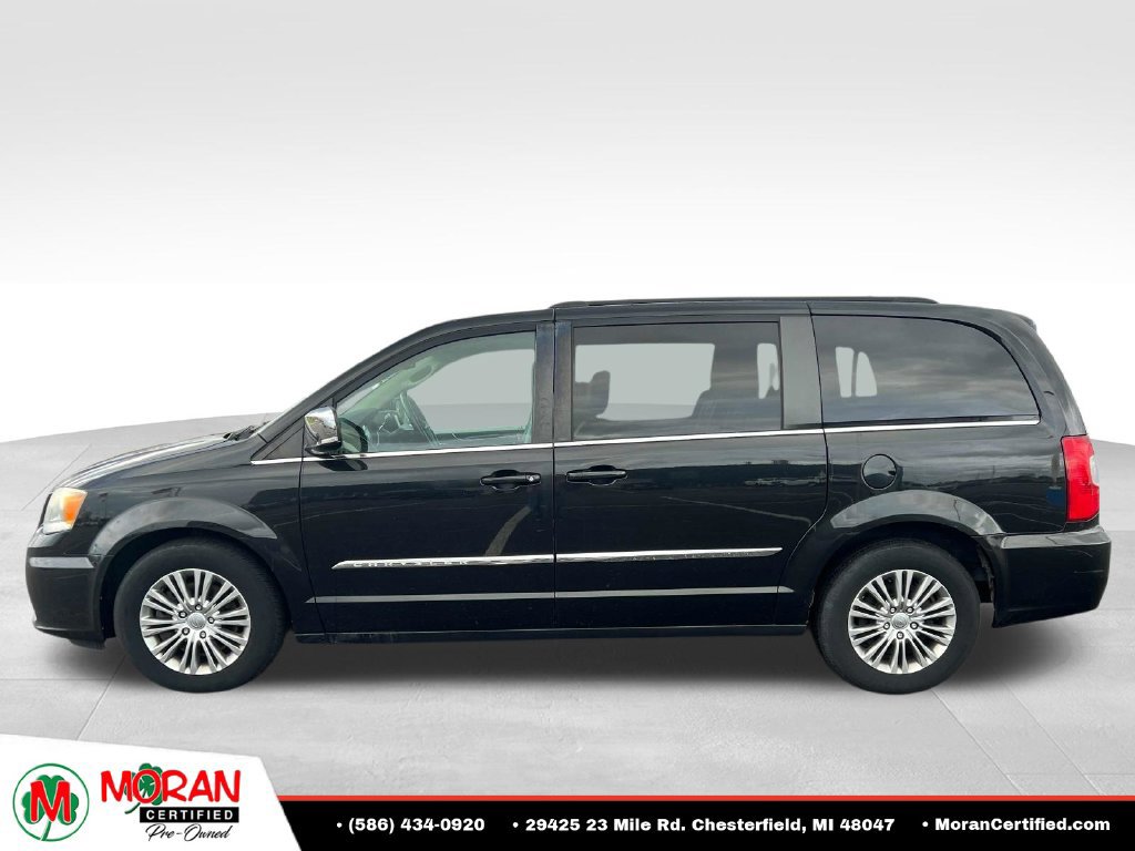 Used 2014 Chrysler Town & Country Touring-L FWD image 2