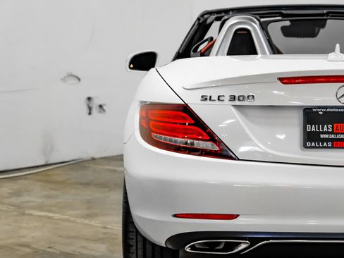 Used 2017 Mercedes-Benz SLC 300 image 36