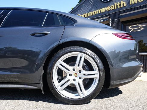 Used 2017 Porsche Panamera 4 w/ Premium Package AWD/4WD image 11