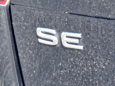 Certified 2024 Volkswagen Tiguan SE FWD image 31