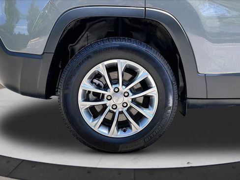 Certified 2021 Jeep Cherokee Latitude Lux w/ Mopar Interior Package AWD/4WD image 34
