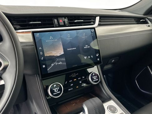 Certified 2026 Jaguar F-PACE R-Dynamic S AWD/4WD image 12