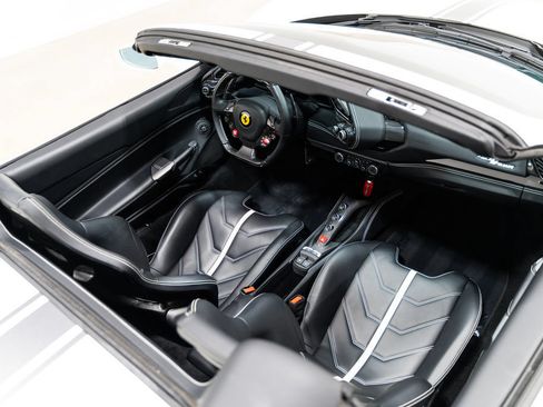 Used 2017 Ferrari 488 Spider RWD image 5