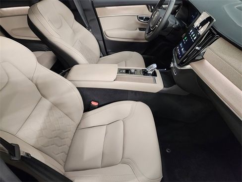 New 2026 Volvo XC90 B6 Plus w/ Protection Package Premier image 3