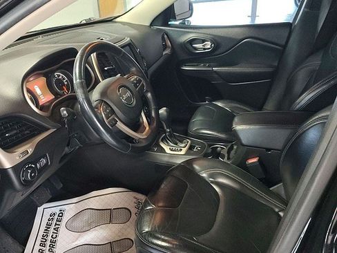 Used 2017 Jeep Cherokee Limited AWD/4WD image 8