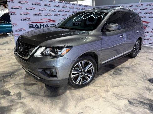 Used 2020 Nissan Pathfinder Platinum image 2