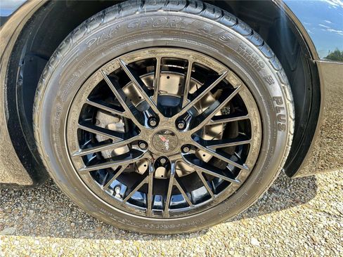 Used 1998 Chevrolet Corvette Coupe w/ Roof Pkg image 24