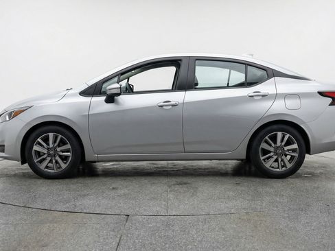 Used 2025 Nissan Versa SV image 4