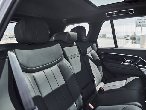 Used 2024 Land Rover Range Rover SE image 37