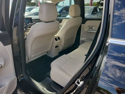 Used 2021 Mercedes-Benz GLB 250 w/ Premium Package image 9