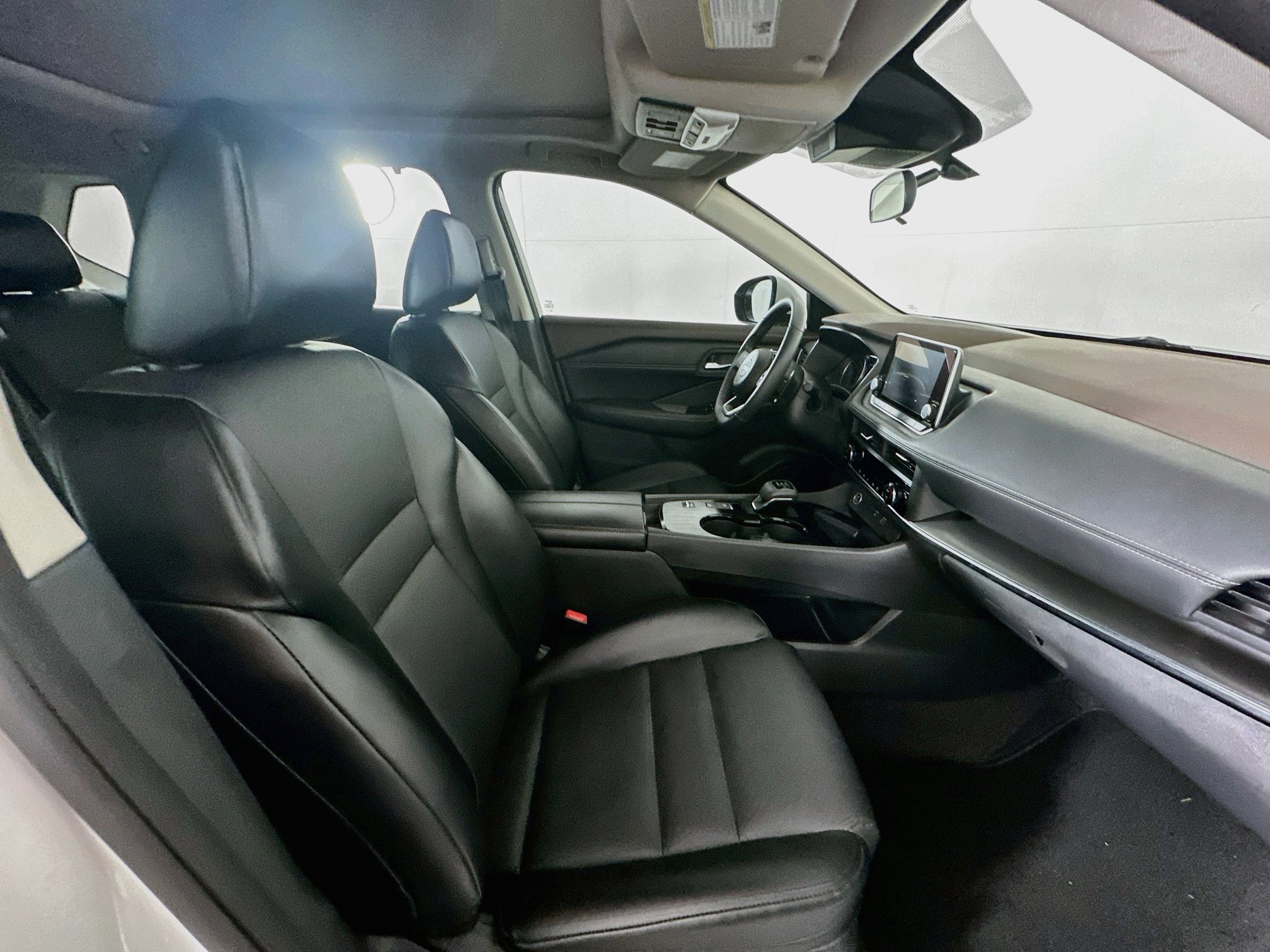 Used 2023 Nissan Rogue SV w/ SV Premium B Package FWD image 32
