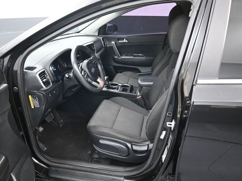 Used 2022 Kia Sportage LX image 9