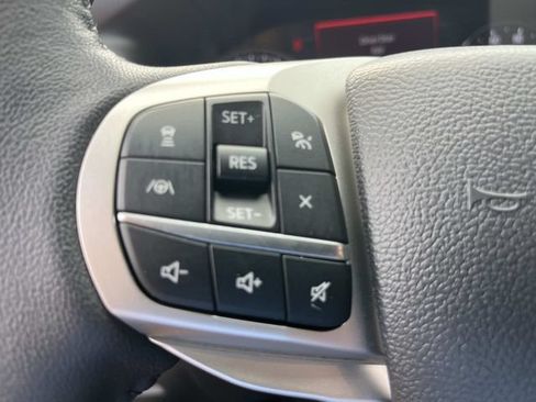 Used 2024 Ford Explorer XLT w/ Equipment Group 202A AWD/4WD image 37