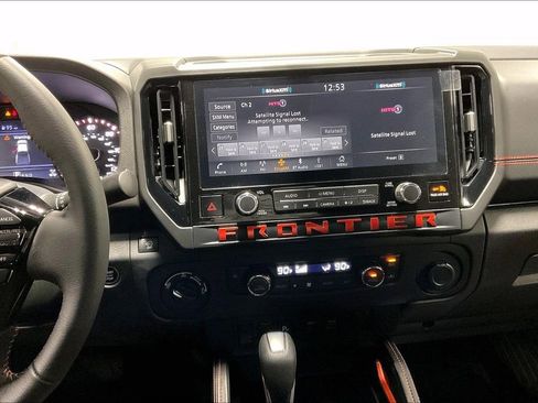 Used 2025 Nissan Frontier PRO-4X image 8