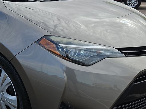 Used 2018 Toyota Corolla LE w/ Carpet Mat Package (TMS) FWD image 10