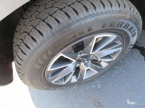Used 2022 Chevrolet Tahoe Z71 w/ Z71 Off-Road Package AWD/4WD image 14
