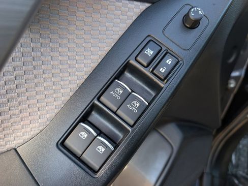 Used 2018 Subaru Forester 2.5i Premium w/ All-Weather Package image 12