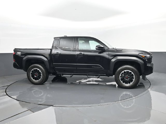 Used 2025 Toyota Tacoma TRD Off-Road w/ TRD Off Road Upgrade Package AWD/4WD image 3