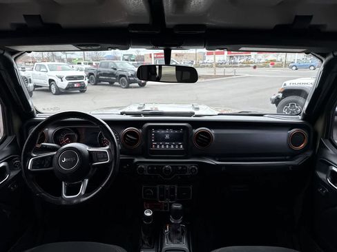 Used 2020 Jeep Gladiator Mojave w/ Cold Weather Group image 15