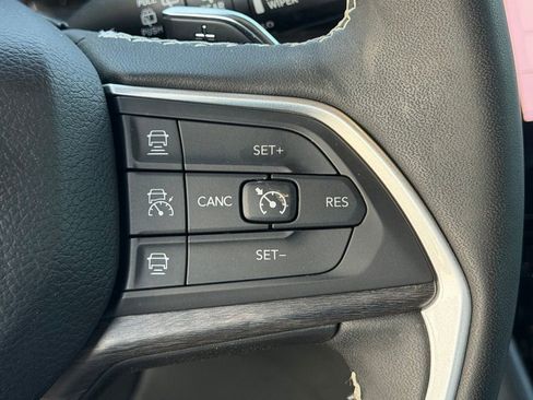 Used 2024 Jeep Grand Cherokee L Limited AWD/4WD image 21