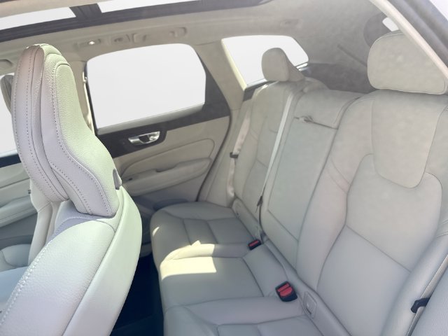 Certified 2024 Volvo XC60 B5 Plus w/ Protection Package Premier AWD/4WD image 29