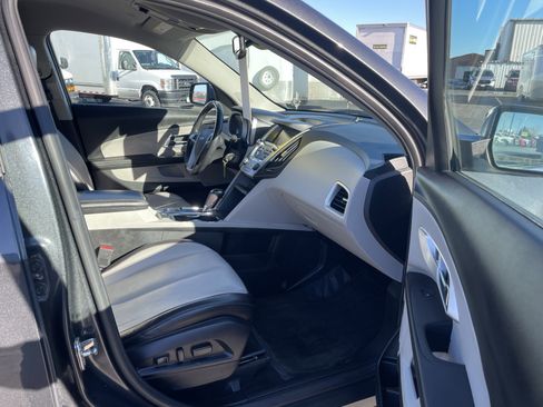 Used 2017 Chevrolet Equinox Premier w/ Enhanced Convenience Package image 28