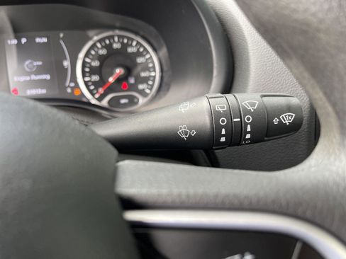 Used 2023 Jeep Renegade Latitude AWD/4WD image 16