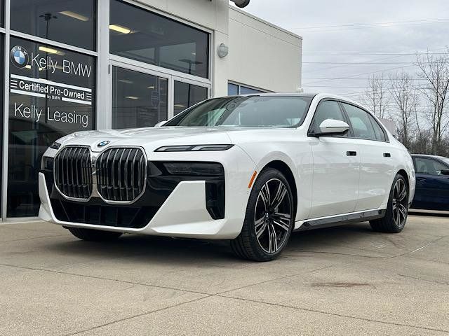 Used 2023 BMW 760i xDrive AWD/4WD image 3