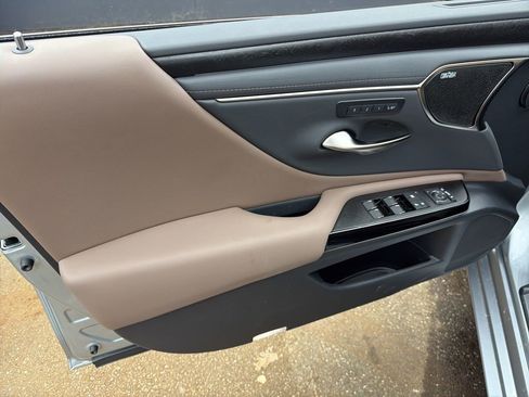 New 2025 Lexus ES 350 Ultra Luxury image 9